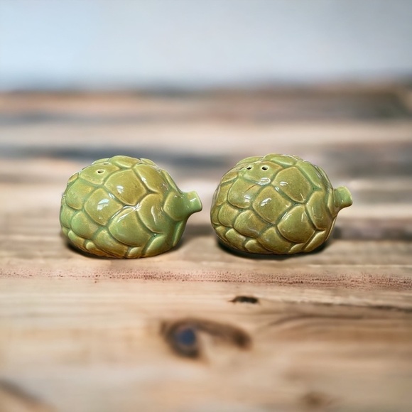 Cute Artichoke Salt and Pepper Shakers - Picture 3 of 6